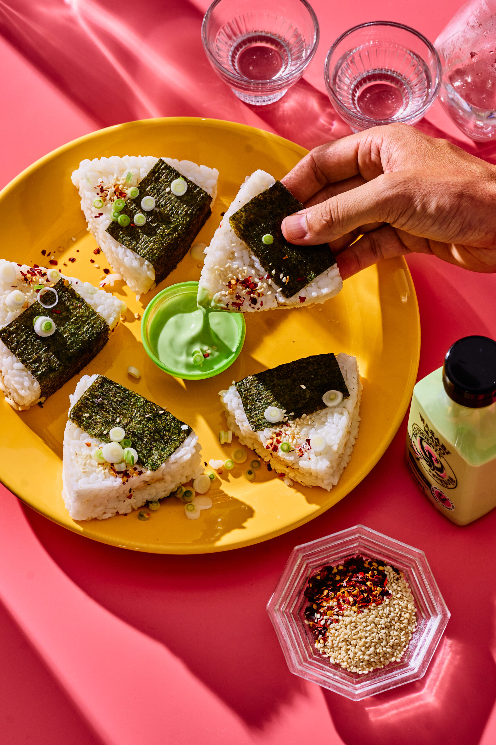 ONIGIRI MET ZALM EN WASABIMAYO - Red Phoenix